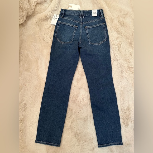 Good American Good Legs Jeans in Indigo319 - Picture 2 of 4